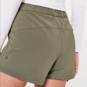 Lululemon On the Fly Shorts 3” size 6 Sage Green